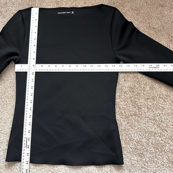 Abercrombie & Fitch Seamless Matte Long Sleeve Top - Picture 7 of 9